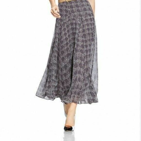 CAbi Dresses & Skirts - Cabi #546 Chloe Black White Layered  Side Zip Size 8 Business Casual Party Skirt
